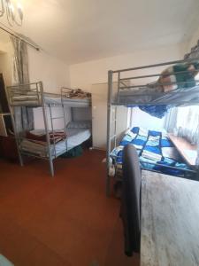 a room with two bunk beds and a window at de paso Alcobendas in Alcobendas