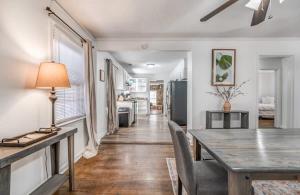 Kuchyň nebo kuchyňský kout v ubytování 20 Minutes from Downtown - Blues City Retreat