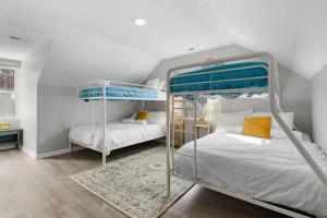 Krevet ili kreveti na kat u jedinici u objektu Trailwood Knoll Hideaway