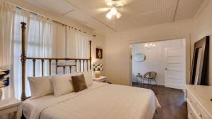 Foto de la galeria de Flamingle in Fushia- Unit A- Steps to the Beach! a Tybee Island