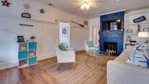 Foto de la galeria de Flamingle in Fushia- Unit A- Steps to the Beach! a Tybee Island
