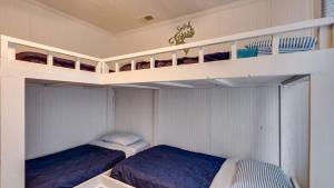 Foto de la galeria de Flamingle in Fushia- Unit A- Steps to the Beach! a Tybee Island