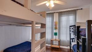 Foto de la galeria de Flamingle in Fushia- Unit A- Steps to the Beach! a Tybee Island