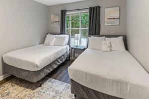 a bedroom with two beds and a window at Near Downtown Parks Dining Laid-Back on Leghorn in Savannah
