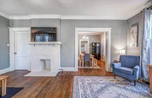 Χώρος καθιστικού στο 10 Min to U of Memphis-Rozelle Retreat Right Unit