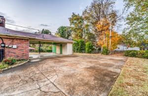 Zahrada ubytování 10 from U of Memphis & Airport- Pinecrest Perch