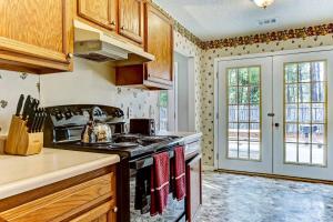 Ruby Red Reels, Savannah (updated prices 2025)