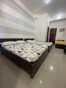 a large bed in a room with at Dannykaela Transient House in Vigan