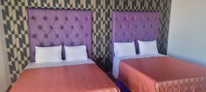 Postel nebo postele na pokoji v ubytování HOTEL MAQUIAVELO SOLO ADULTOS