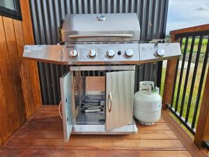 Dapur atau dapur kecil di The Savvy Retreat - vineyard views