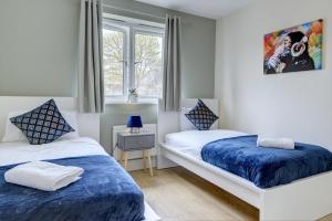 Ένα ή περισσότερα κρεβάτια σε δωμάτιο στο Modern Comfort, 2BR, Ensuite, Parking