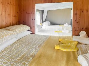 a bedroom with two beds and a yellow towel on the floor at Buttercup - Uk45986 in Paul