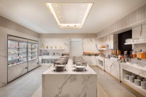 Kuhinja oz. manjša kuhinja v nastanitvi Crowne Plaza Zürich by IHG