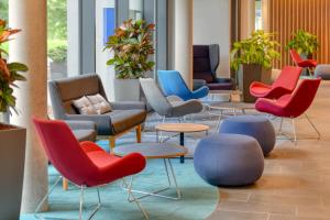 a row of chairs and tables in a lobby at Holiday Inn Express - Goettingen, an IHG Hotel in Göttingen