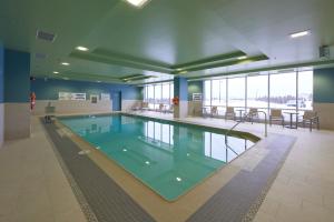 Бассейн в Holiday Inn Express & Suites St. John's Airport by IHG или поблизости