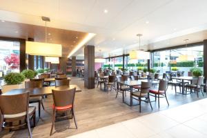 Restaurace v ubytování Holiday Inn Express Zürich Airport by IHG