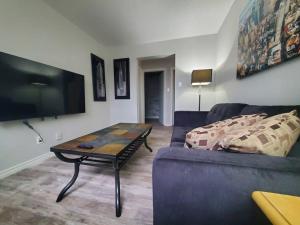 Fotografie z fotogalerie ubytování Central Private 1BR Apt. w/Free Prkg + Fast Wi-Fi v destinaci Sault Ste. Marie