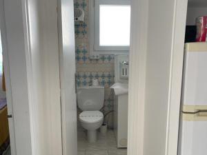 a small bathroom with a toilet and a window at Apartamento Roses, 1 dormitorio, 4 personas - ES-258-83 in Roses