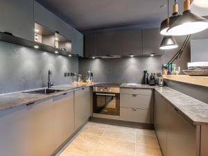Una cocina o zona de cocina en Appartement Tignes, 4 pièces, 6 personnes - FR-1-641-38
