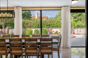 Giardino di Luxury 8-BR Villa w Pool Soccer - 20 Guests