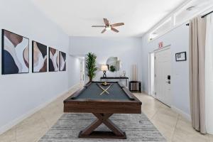 Mynd úr myndasafni af 4BR Intracoastal Retreat with Pool Games & More í West Palm Beach