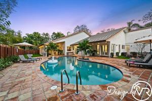 ハリウッドにあるCharming 9BR New-Build Home w Heated Pool & Gamesのギャラリーの写真