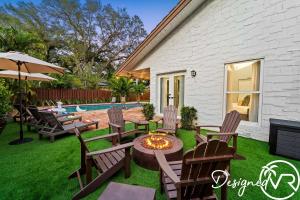 ハリウッドにあるCharming 9BR New-Build Home w Heated Pool & Gamesのギャラリーの写真