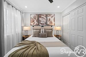 ハリウッドにあるCharming 9BR New-Build Home w Heated Pool & Gamesのギャラリーの写真