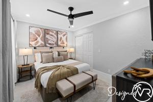 ハリウッドにあるCharming 9BR New-Build Home w Heated Pool & Gamesのギャラリーの写真