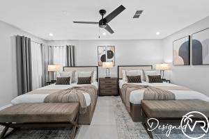 ハリウッドにあるCharming 9BR New-Build Home w Heated Pool & Gamesのギャラリーの写真