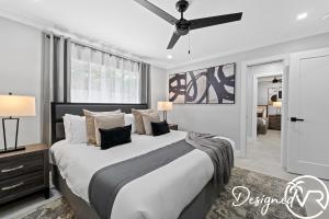 ハリウッドにあるCharming 9BR New-Build Home w Heated Pool & Gamesのギャラリーの写真