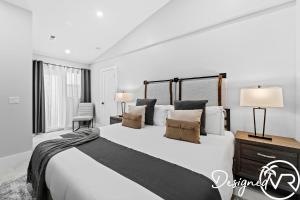 ハリウッドにあるCharming 9BR New-Build Home w Heated Pool & Gamesのギャラリーの写真