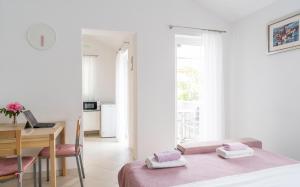 Postel nebo postele na pokoji v ubytování Apartments Lila