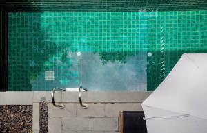 Bilik mandi di Rest Detail Hotel Hua Hin