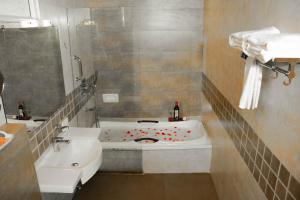 Ένα μπάνιο στο Kingston by Yagi, 600 meters from M G Marg Gangtok