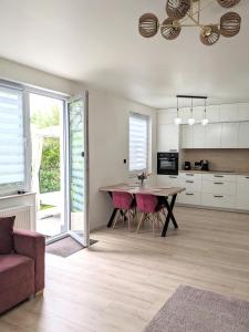 Dapur atau dapur kecil di Comfortable flat with garden