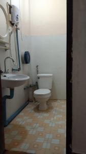Amphai Guest house tesisinde bir banyo