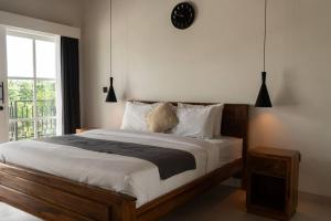 Postel nebo postele na pokoji v ubytování Santorini Luxury Villa + 70 fotografií