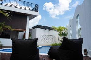 Bazén v ubytování Santorini Luxury Villa nebo v jeho okolí