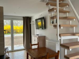 TV/trung tâm giải trí tại Ferienhaus Constanze Mücheln am Geiseltalsee Maisonette Appartement für 2 Personen, Freisitz, Garage