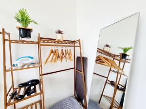 Katil dua tingkat atau katil-katil dua tingkat dalam bilik di 2 Rooms 6 Guest VIM3, ISP School Desa Parkcity, One Utama, Bandar Menjalara, Kepong, Sri Damansara, Mutiara Damansara, Damansara Perdana, Kota Damansara, Kuala Lumpur +27 gambar