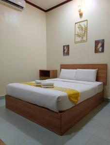 a bedroom with a large bed in a room at Alia Express Seri Ibai Permai in Kuala Terengganu