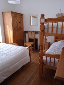 a bedroom with a bunk bed and a chair at Le Sancy, appart T2, 4 pers, centre ville du Mont Dore in Le Mont-Dore