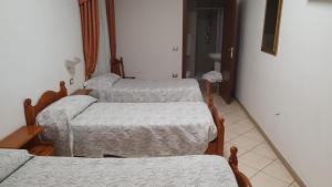 Postel nebo postele na pokoji v ubytování Hotel 4 Mori
