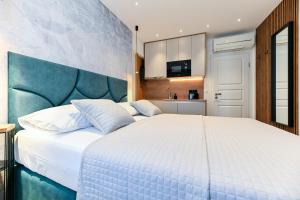 Posteľ alebo postele v izbe v ubytovaní Apartments and Rooms Nekic