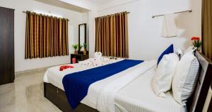 Postel nebo postele na pokoji v ubytování BHRS Residency