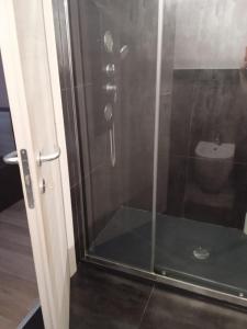 Uma casa de banho em Civico 22