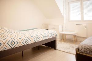מיטה או מיטות בחדר ב-++++ CENTRAL DUPLEX RENOVE 5 PIECES 150M2 A 8 MN DE LA PLACE DALTON ++++