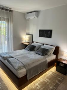 Postel nebo postele na pokoji v ubytování Apartmani Viver Vrnjačka Banja