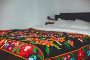 מיטה או מיטות בחדר ב-Cabana Popasul lui Pintea